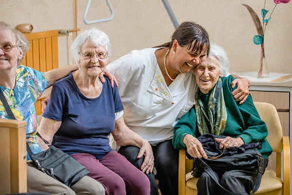 Tagespflege-Angebote für ältere Menschen und pflegebedürftige Personen